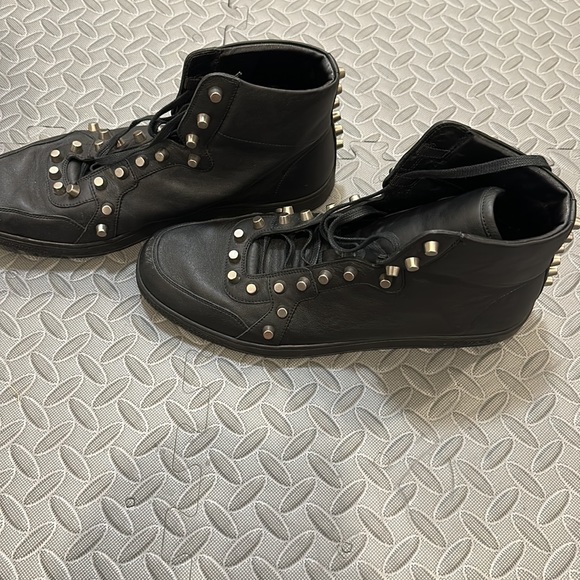 Gucci. Men’s, leather, spiked high top shoe. - Picture 4 of 8